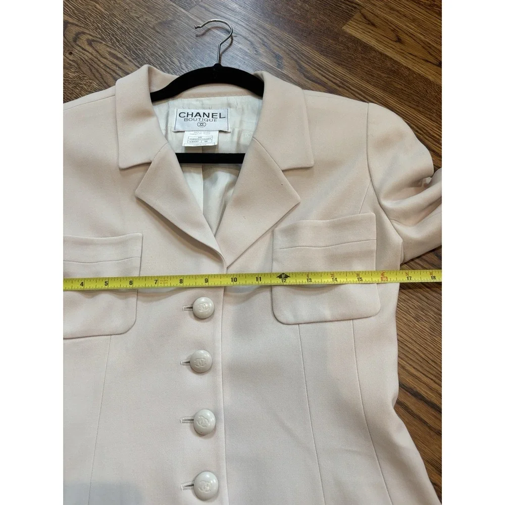 Chanel Boutique Vintage 1997 Cruise Collection Beige Blazer Buttons Size 38 Wool